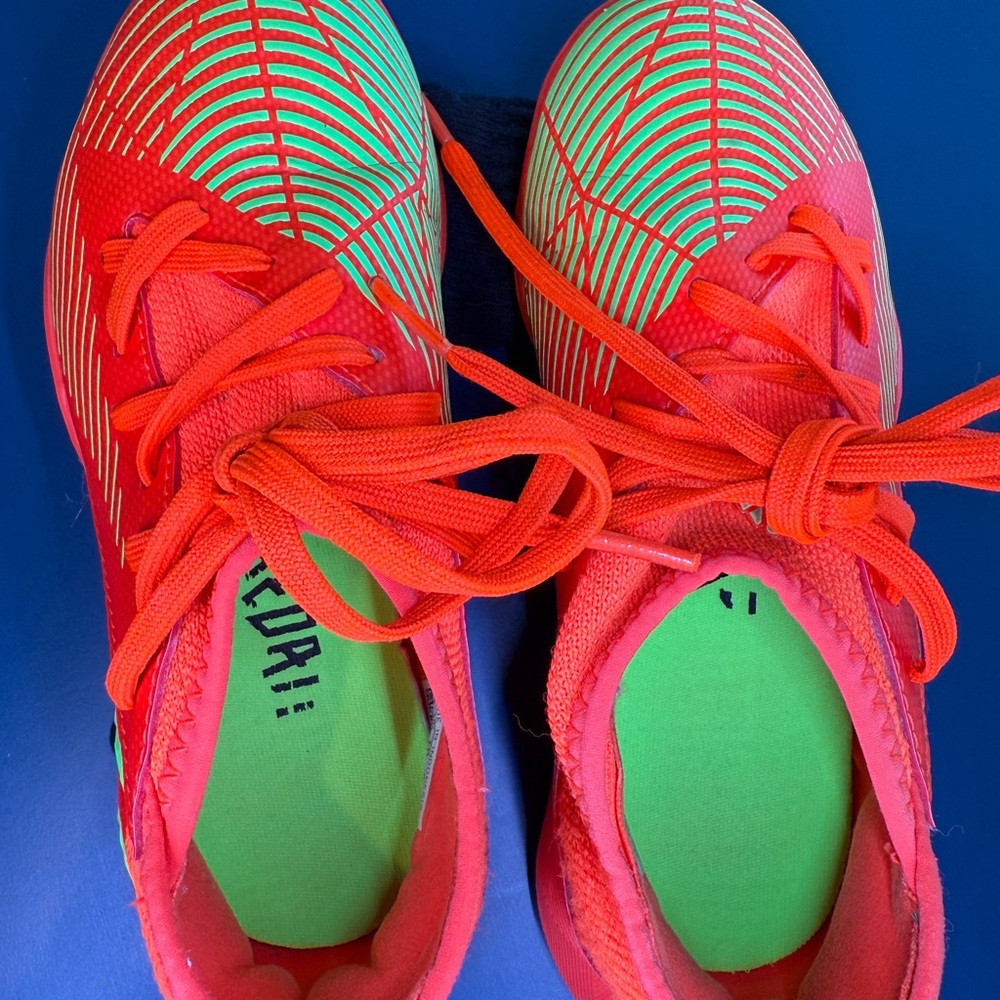 Adidas Soccer Predator Edge.3 Turf Shoe in Vibrant Orange kids 12.5 - Picture 4 of 6